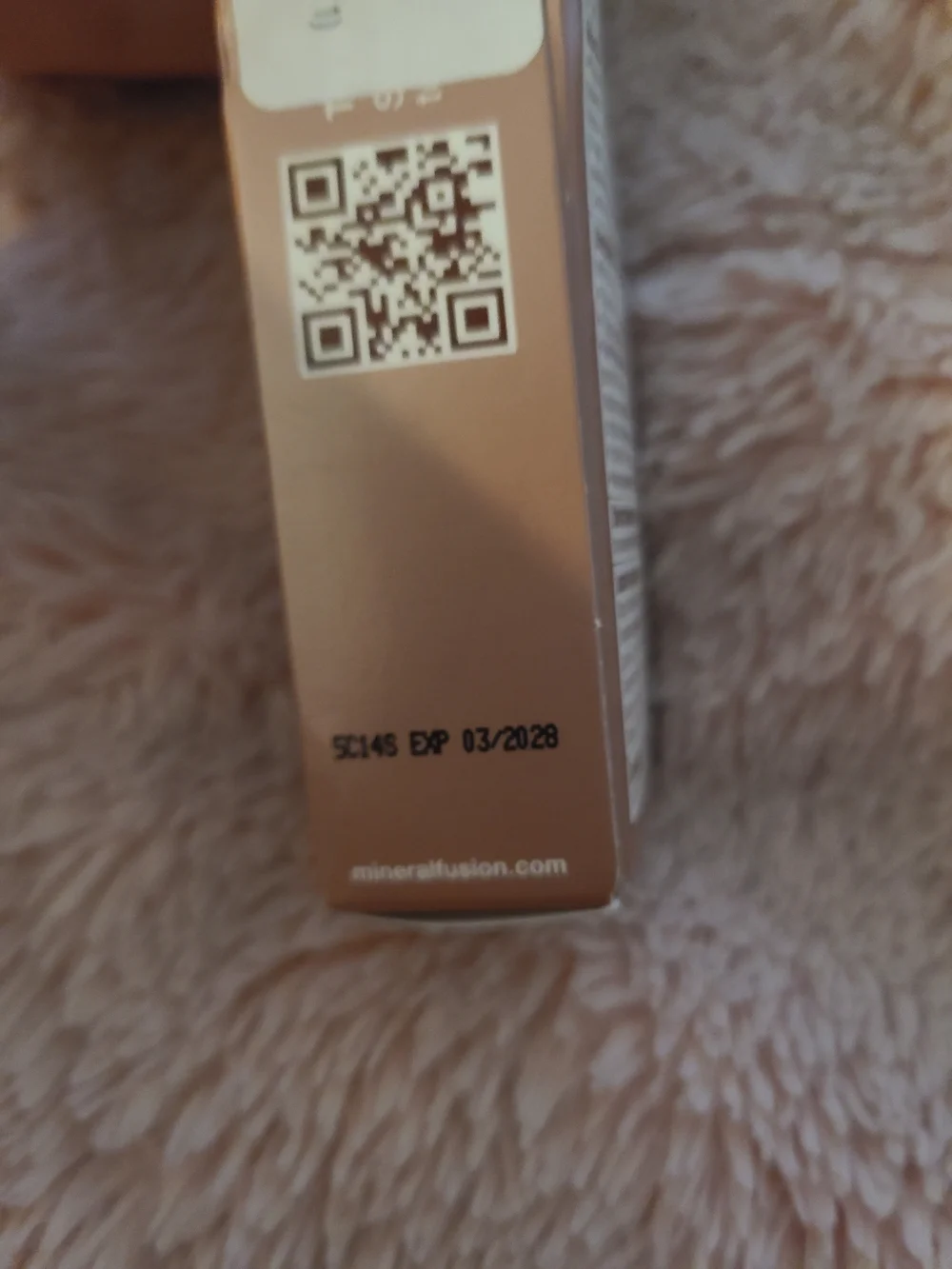 Mineral Fusion Brush-On Sun Defense SPF 30 - Beige & Black